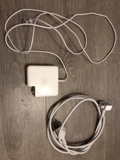 Apple Macbook Pro Adapter