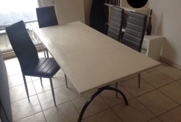 Table (180x80x70) et 4 chaises