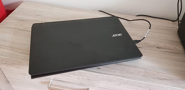 Laptop ACER and HP printer