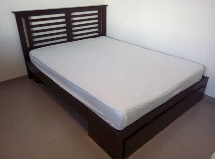 Comfy queen size bed (frame + mattress)