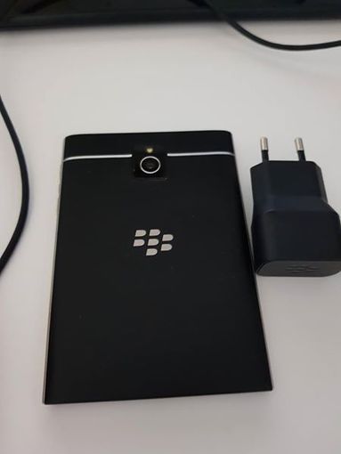 Blackberry Passport Noir