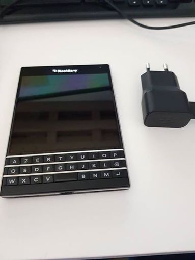 Blackberry Passport Noir