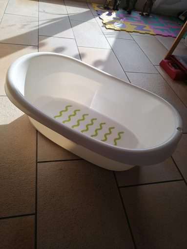 Baby bath tub