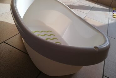 Baby bath tub