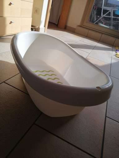 Baby bath tub