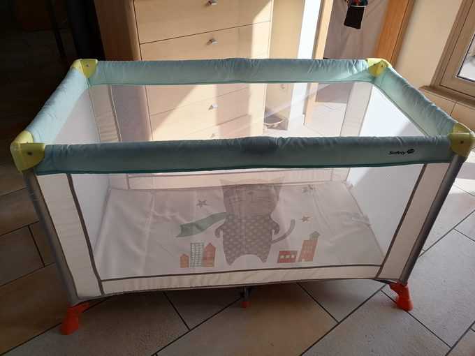 Travel bed for baby