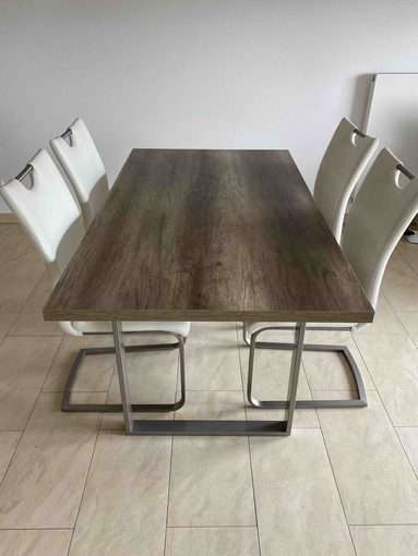 Dining table + 4 chairs