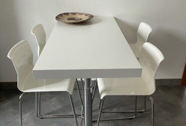 White Kitchen Table + 4 bar chairs