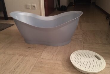 Bath tube for children with a heating pad / Baignoire pour enfant avec coussin chauffant