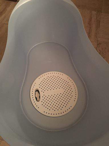 Bath tube for children with a heating pad / Baignoire pour enfant avec coussin chauffant