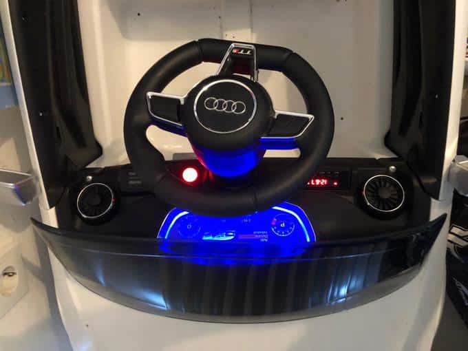 Electric car for children Audi / Voiture electrique pour enfants Audi