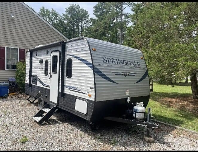 17 ft. Springdale mini camper by Keystone