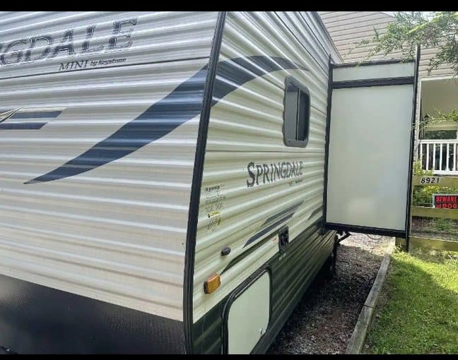 17 ft. Springdale mini camper by Keystone