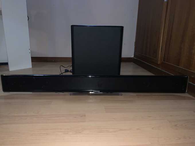 Soundbar- SAMSUNG HT-WS1G